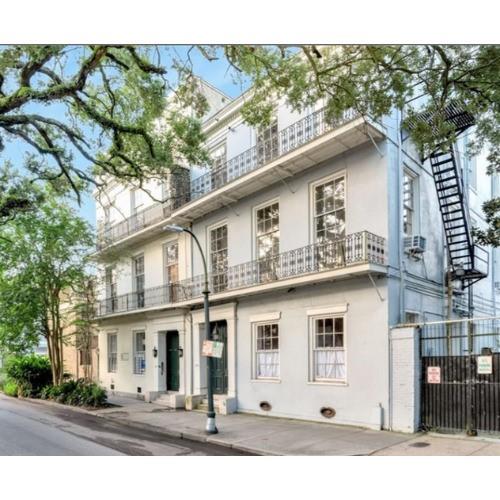 908-10 ESPLANADE Avenue