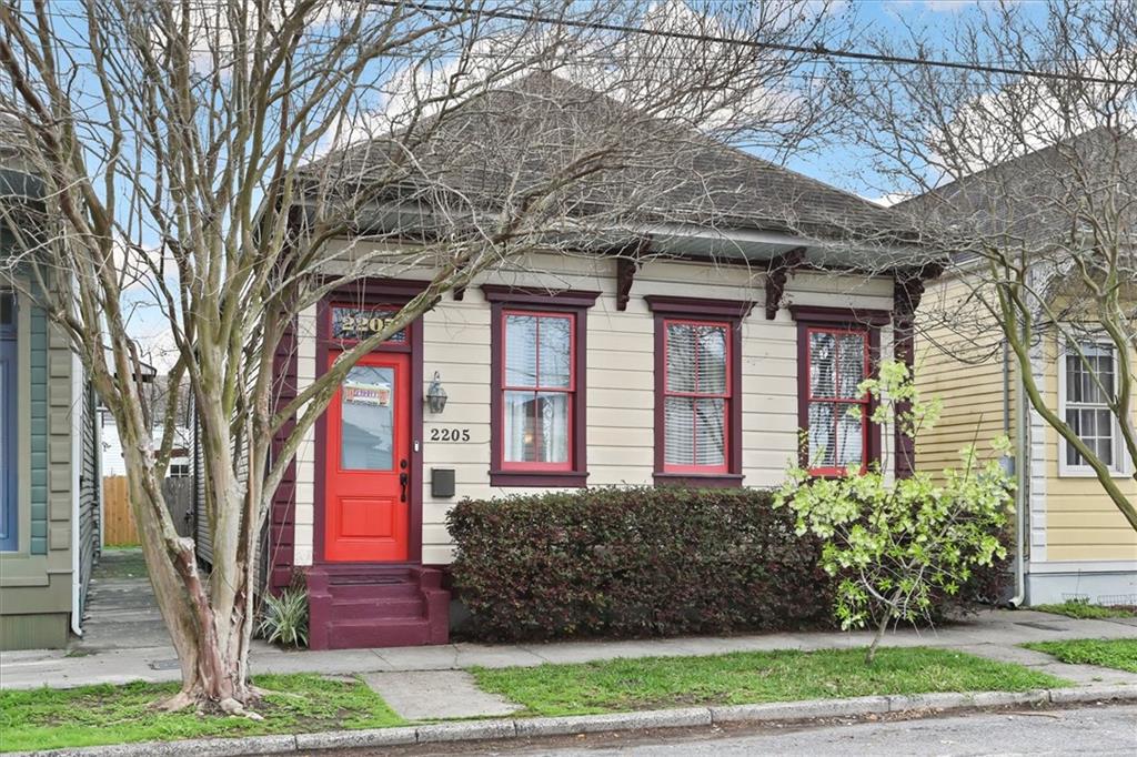2205 VALENCE Street