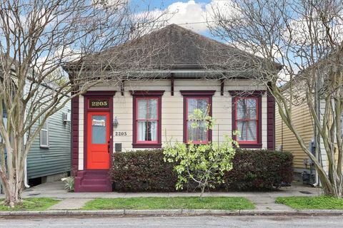 2205 VALENCE Street New Orleans LA 70115