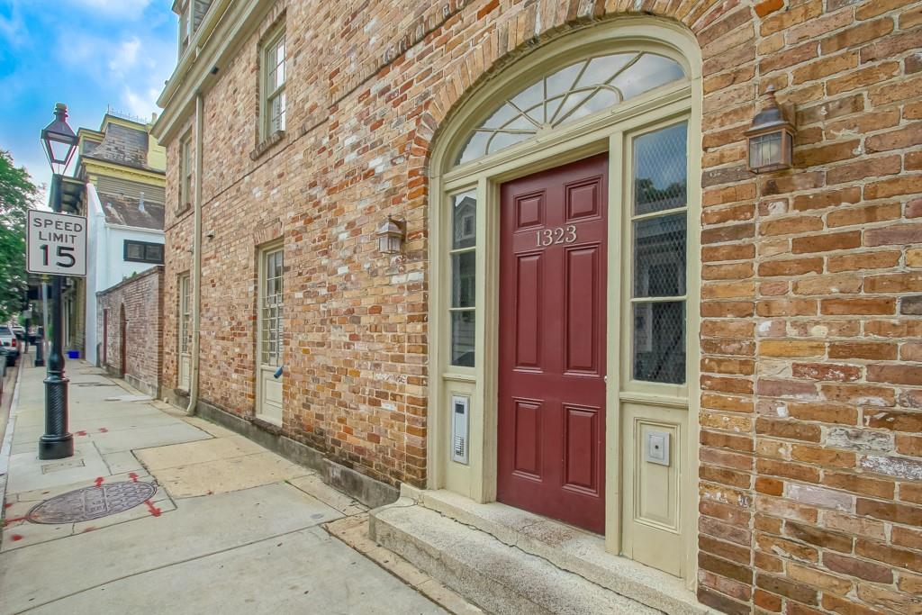 1323 DAUPHINE Street 3