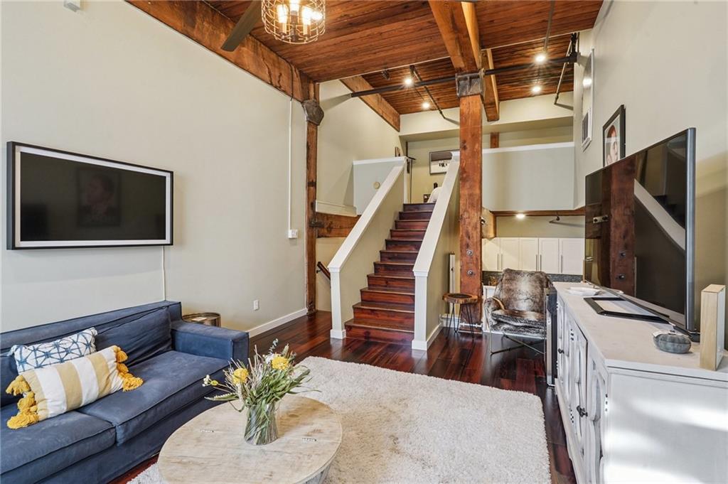 1107 S PETERS Street 404