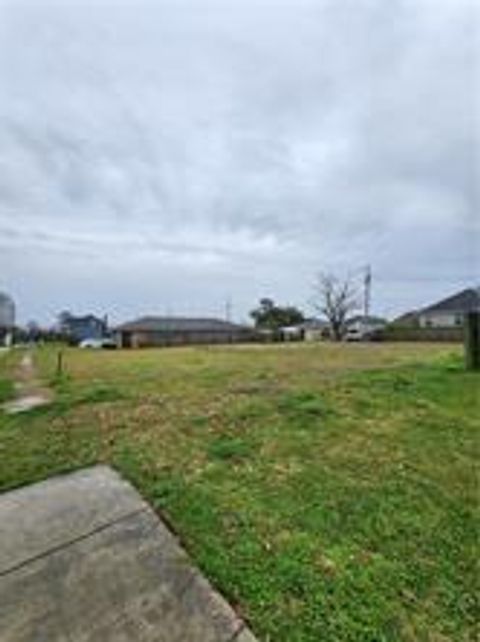 400 BEAR Drive Arabi LA 70032