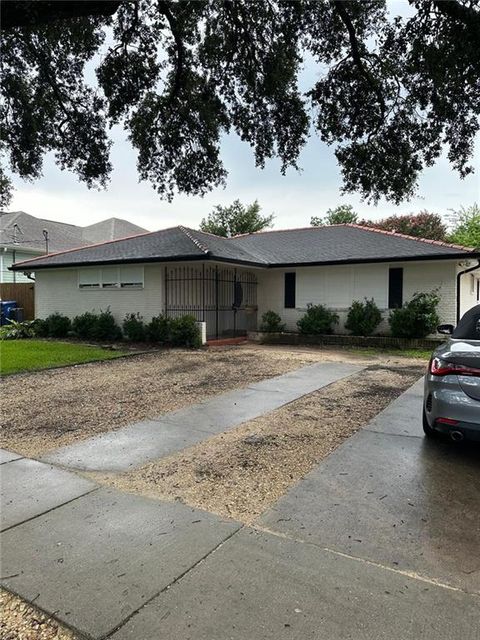 Photo of 5526 PRATT Drive, New Orleans, LA 70122 (MLS # 2556942)
