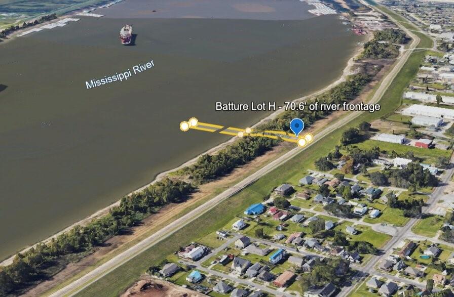 BATTURE LOT H - 70.6' OF RIVER FRONTAGE