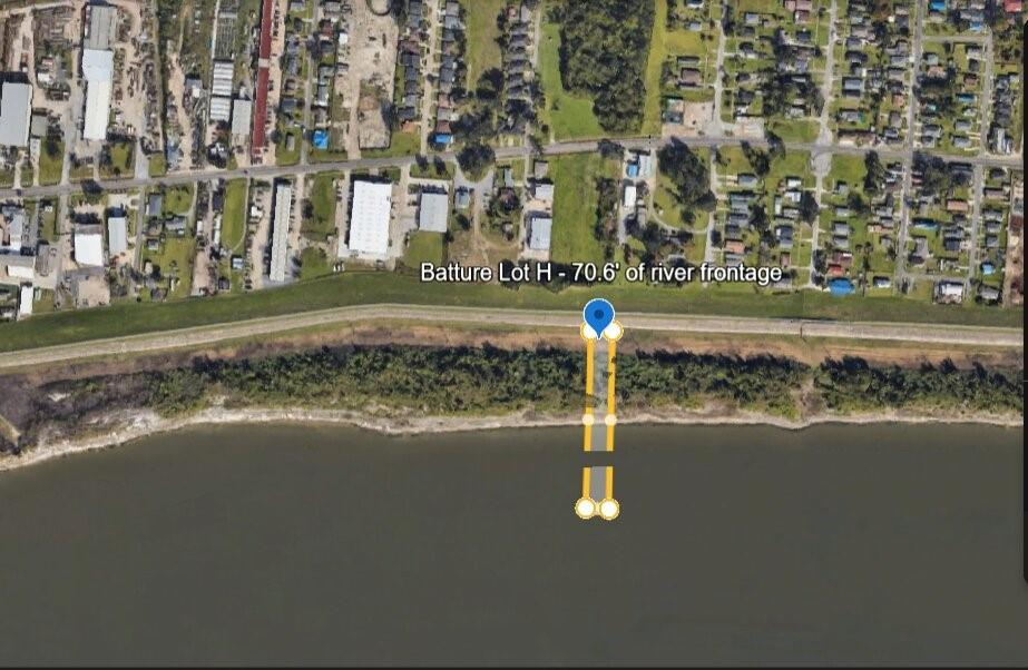 Photo 1 of 4 — BATTURE LOT H - 70.6' OF RIVER FRONTAGE, Kenner, LA 70062