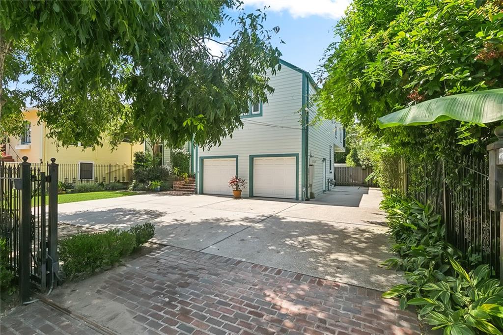 2820 DESOTO Street