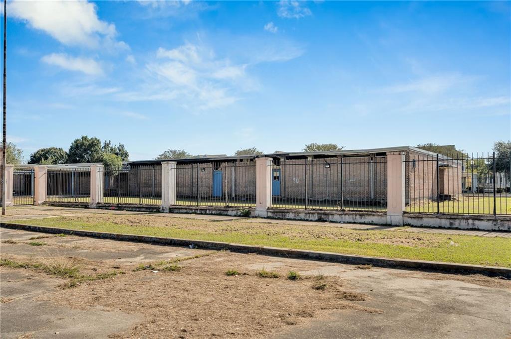 1912 LB LANDRY Avenue
