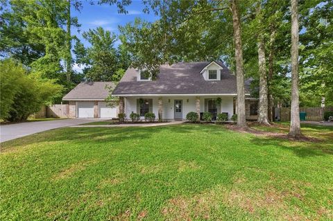 Photo of 133 RICHLAND S Drive, Mandeville, LA 70448 (MLS # 2556293)