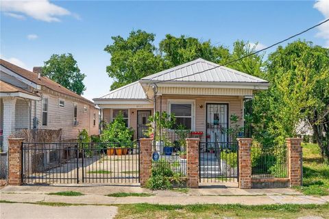 8828 HICKORY Street New Orleans LA 70118
