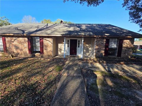 Photo of 12233 PARKLAWN Avenue, Baton Rouge, LA 70816 (MLS # 2545970)