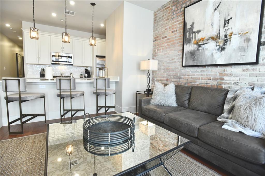 614 BARONNE Street 303