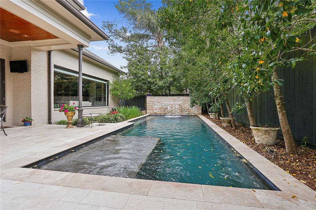 500 EMERALD Street