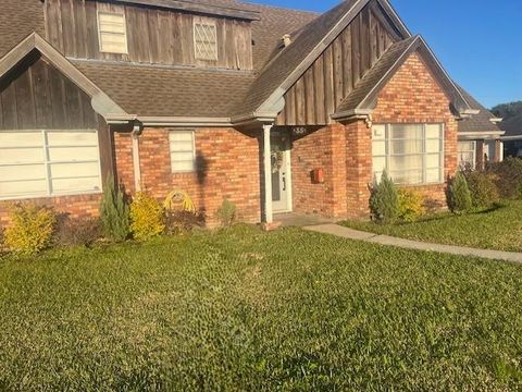35 MARIE Drive E Gretna LA 70053