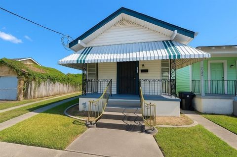 2425 EADS Street New Orleans LA 70117