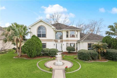 1320 LAKE LOUISE Drive Gretna LA 70056