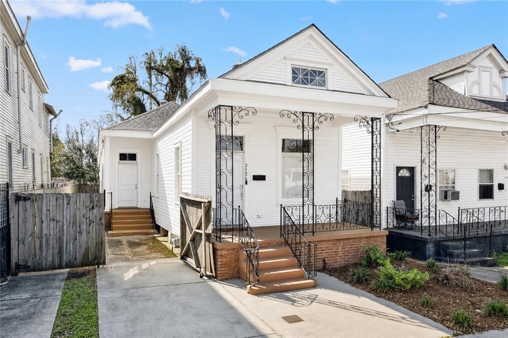 2126 FRANKLIN Avenue