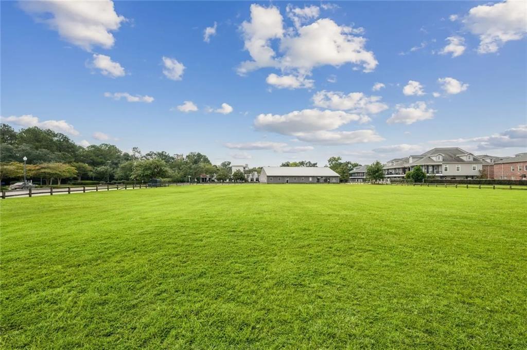 5100 VILLAGE Walk