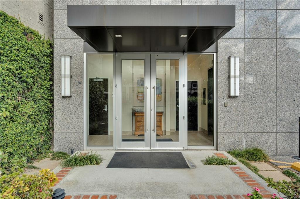 833 HOWARD Avenue 301