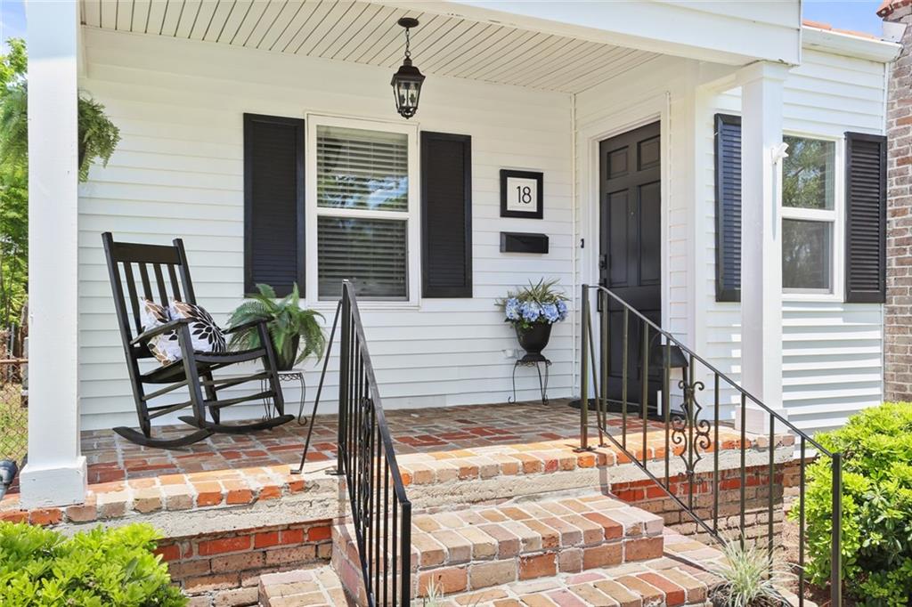 18 DAVIS Boulevard