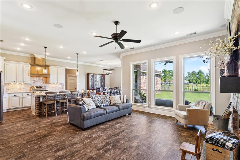 1084 CYPRESS CROSSING Drive