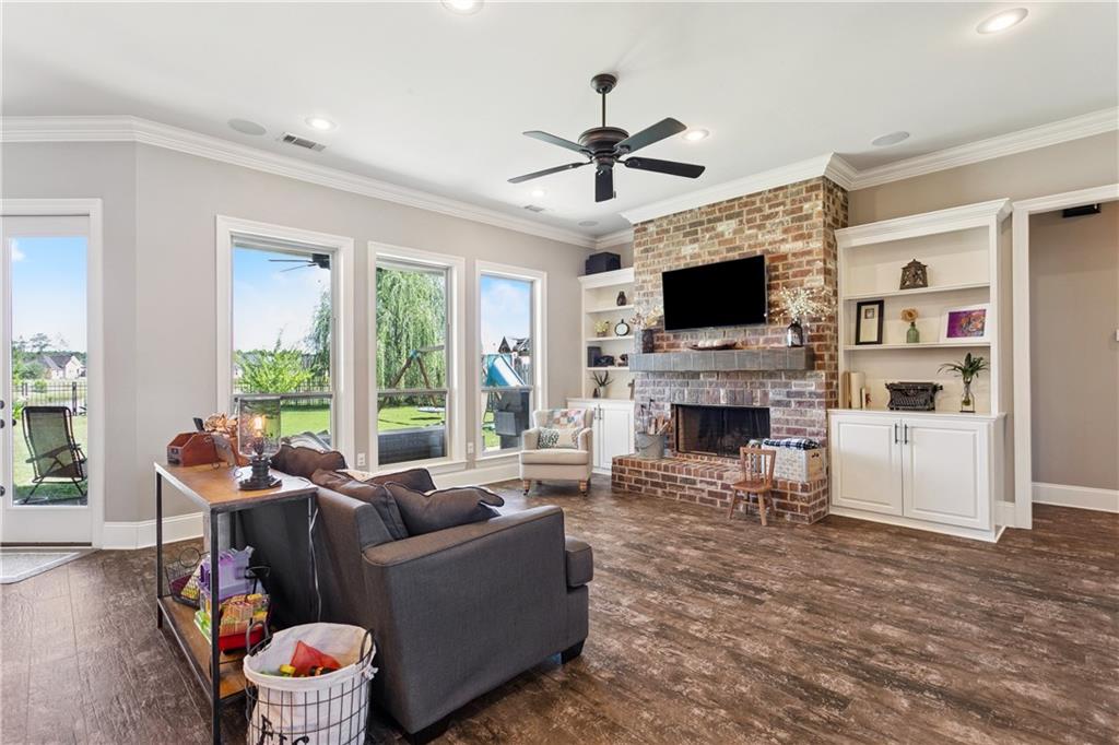 1084 CYPRESS CROSSING Drive