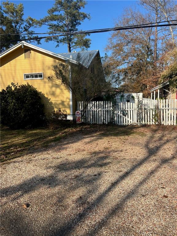 Mandeville, Louisiana 70448, United States, 3 Bedrooms Bedrooms, ,3 BathroomsBathrooms,Residential,Active,9855