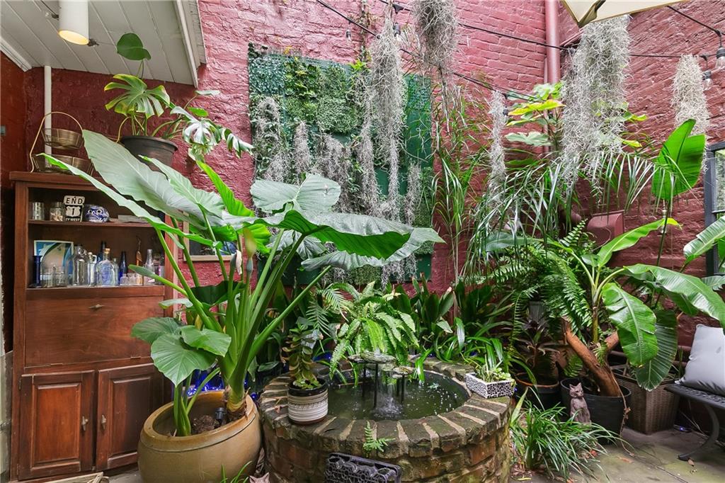 838 CHARTRES Street