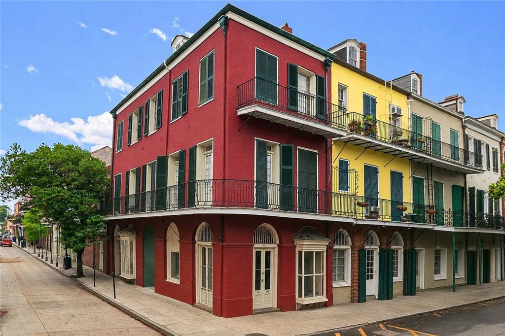 838 CHARTRES Street
