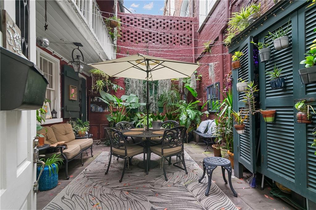 838 CHARTRES Street