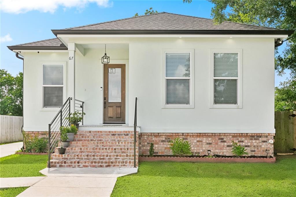 67 W CLAIBORNE Square