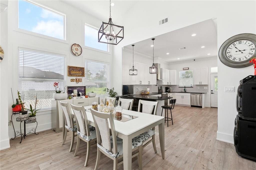 67 W CLAIBORNE Square