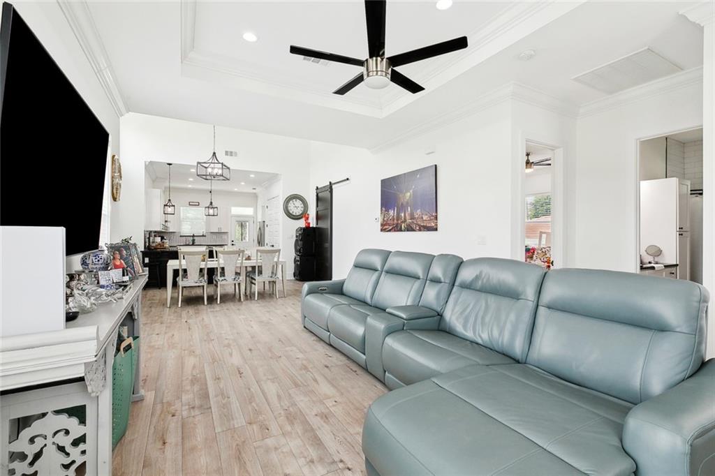 67 W CLAIBORNE Square