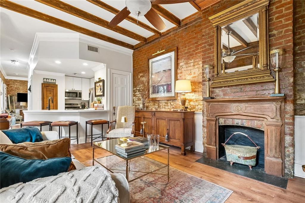 817 BURGUNDY Street D