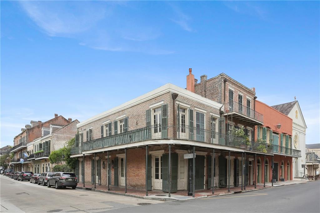 1138-1140 CHARTRES Street