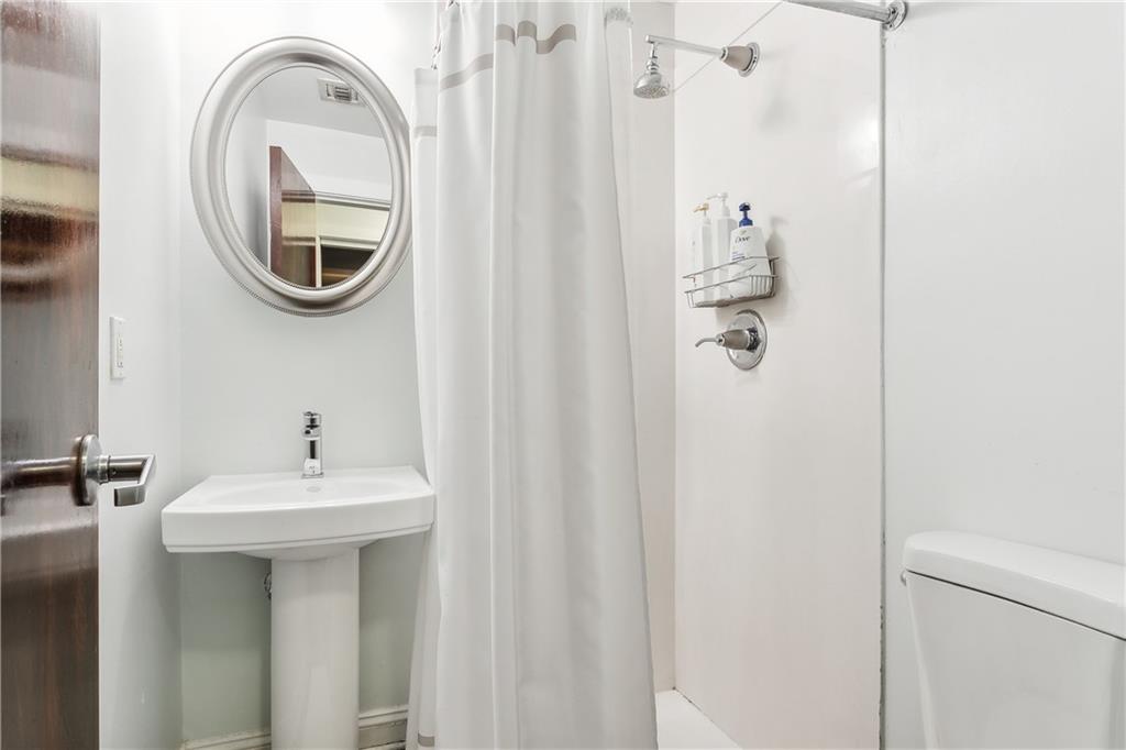 New Orleans, Louisiana 70130, United States, 2 Bedrooms Bedrooms, ,2 BathroomsBathrooms,Residential,Active,45209