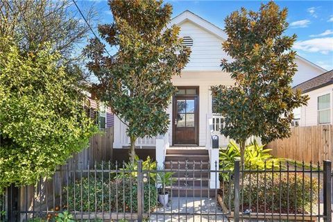 Photo of 1917 EAGLE Street, New Orleans, LA 70118 (MLS # 2559151)