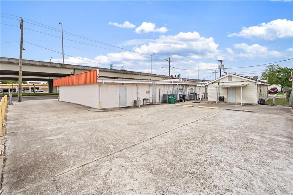 4211 WESTBANK EXPY Highway
