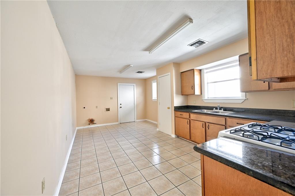 New Orleans, Louisiana 70114, United States, 4 Bedrooms Bedrooms, ,2 BathroomsBathrooms,Residential,Active,237374