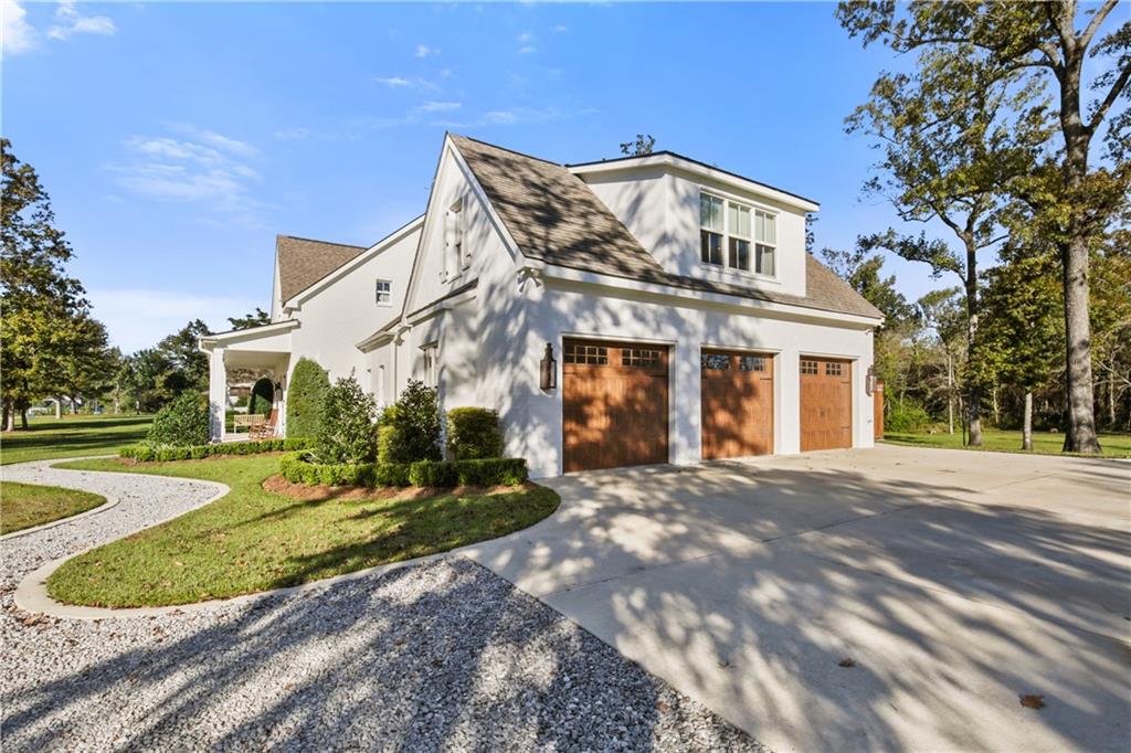 121 PONTCHARTRAIN OAKS Drive