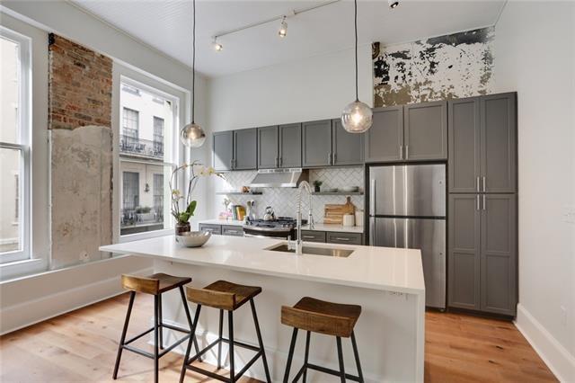 New Orleans, Louisiana 70130, United States, 2 Bedrooms Bedrooms, ,2 BathroomsBathrooms,Residential,Pending,70098