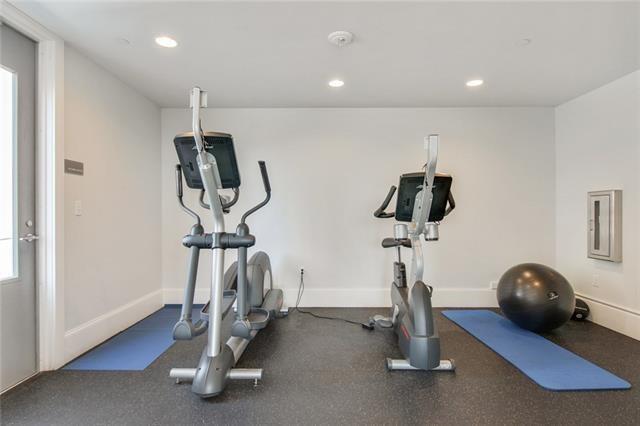 New Orleans, Louisiana 70130, United States, 2 Bedrooms Bedrooms, ,2 BathroomsBathrooms,Residential,Pending,70098