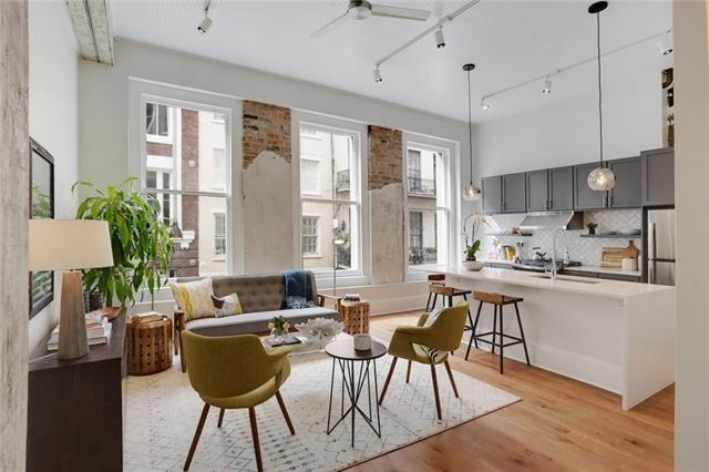 New Orleans, Louisiana 70130, United States, 2 Bedrooms Bedrooms, ,2 BathroomsBathrooms,Residential,Pending,70098