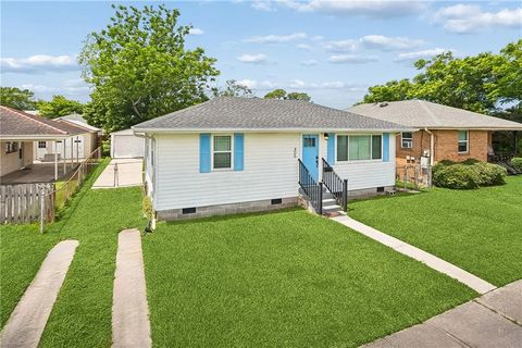 Photo of 406 GIUFFRIAS Avenue, Metairie, LA 70001 (MLS # 2553727)