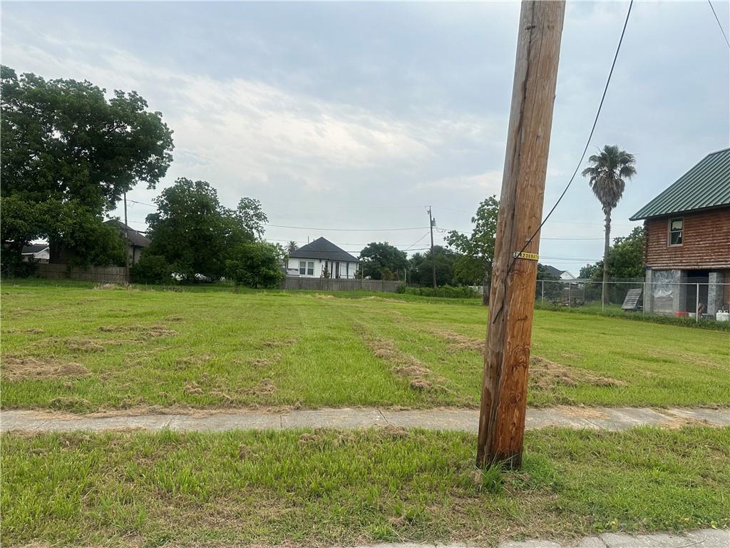 1705 CENTER Street