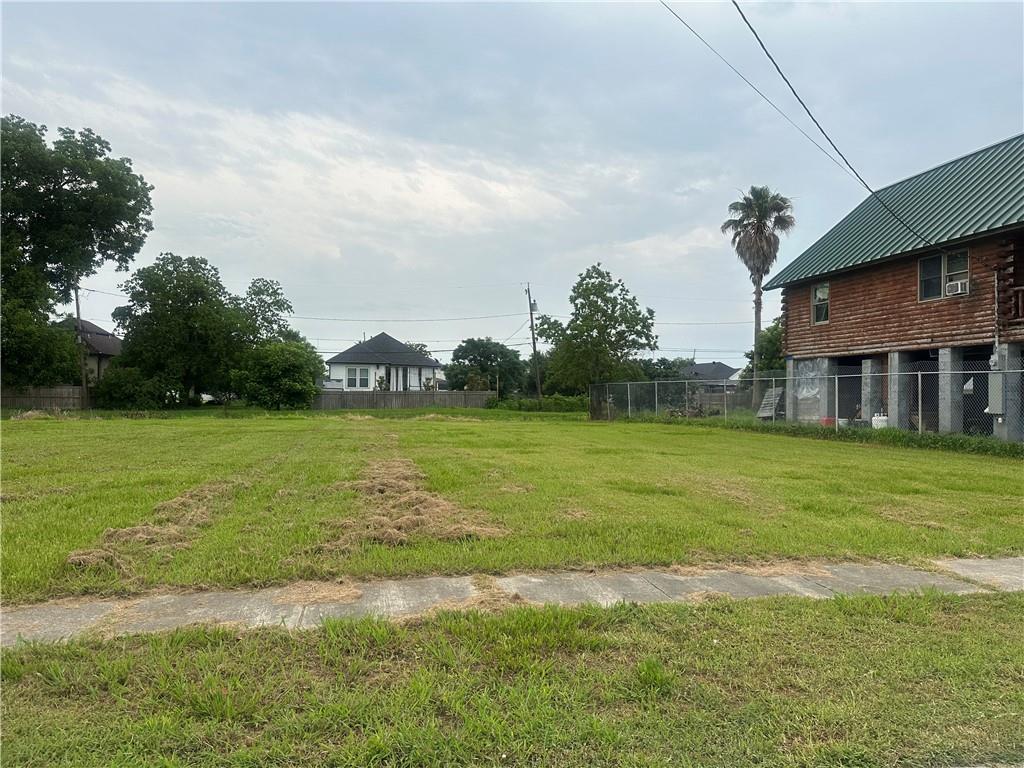 1705 CENTER Street