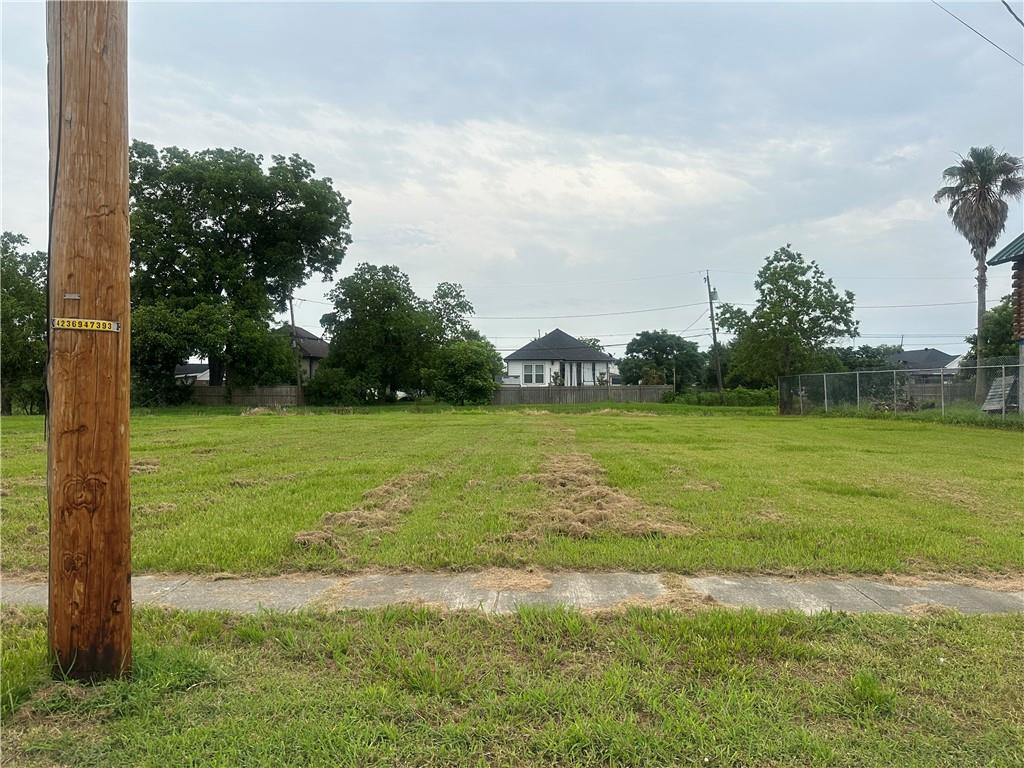1705 CENTER Street