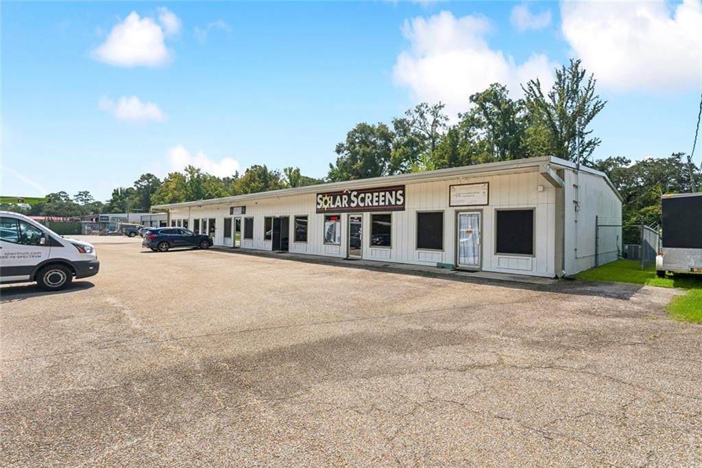 1365-1389 W GAUSE Boulevard