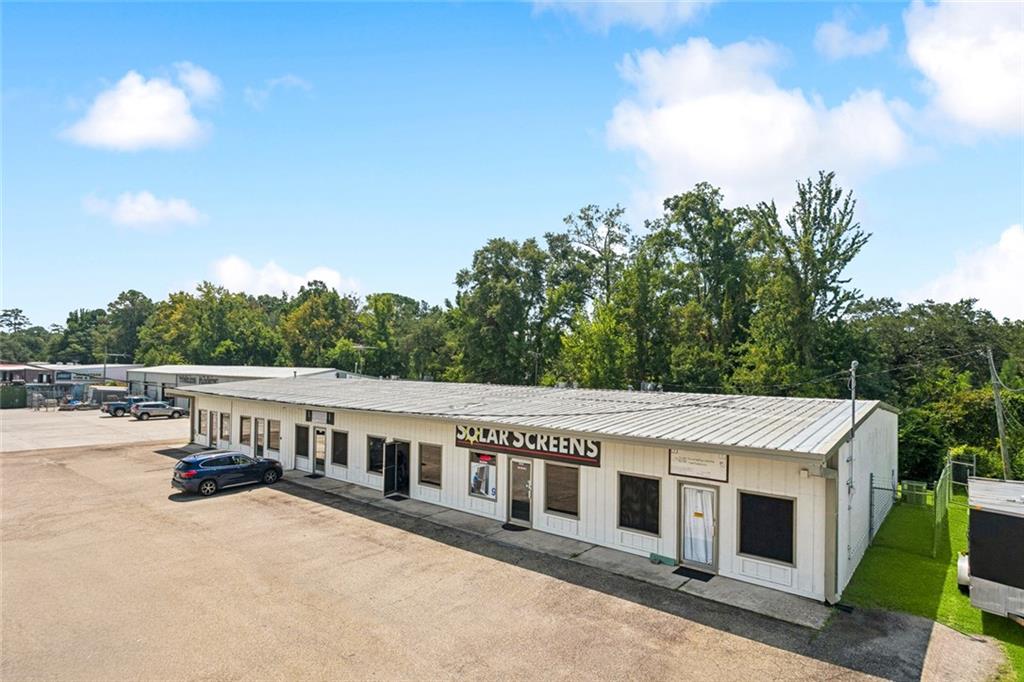 1365-1389 W GAUSE Boulevard