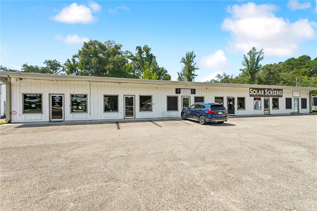 1365-1389 W GAUSE Boulevard