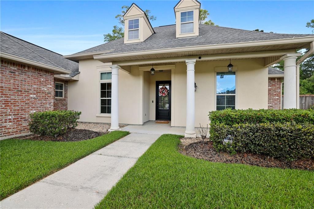 8929 GREENLEAVES Drive